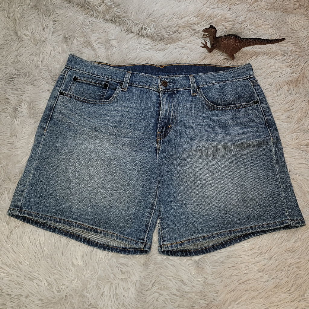 Levi's Mid Thigh Shorts